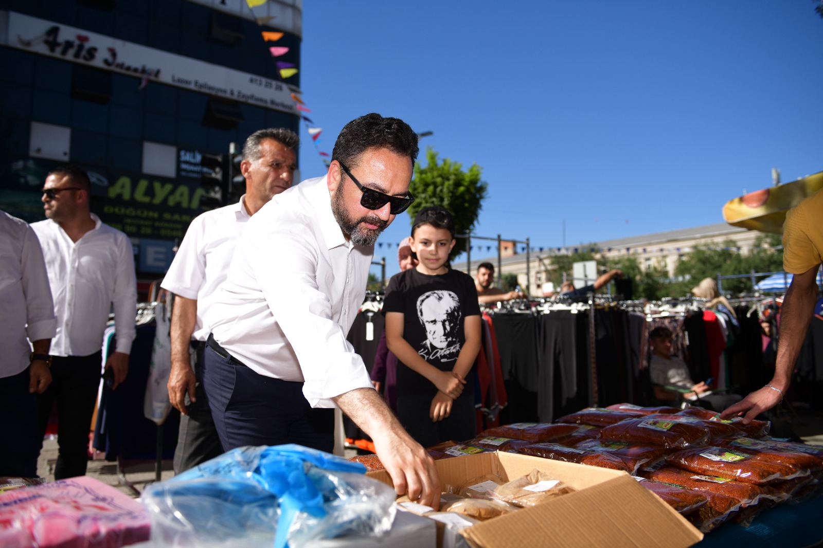 Cadde ve Sokaklar Karnaval Alanına Dönüştü
