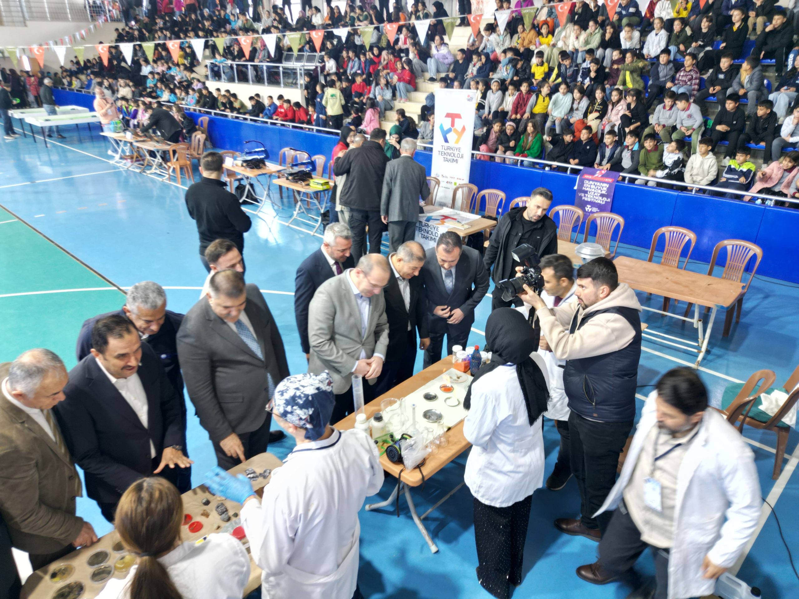 “Bilim Kervanı-2” Türkoğlu’nda Bilim Meraklılarını Buluşturdu