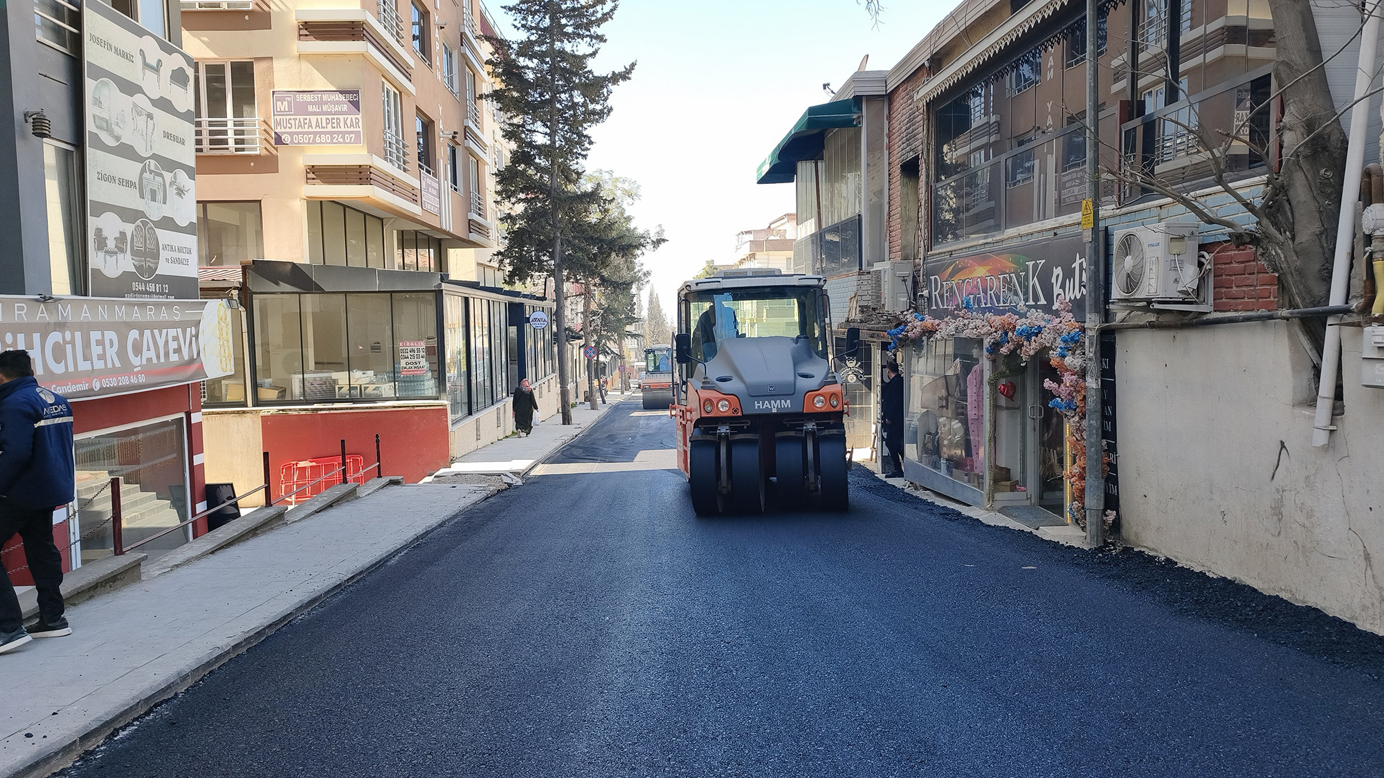 Büyükşehir, Yol Yenilemelerini Hummalı Bir Şekilde Sürdürüyor