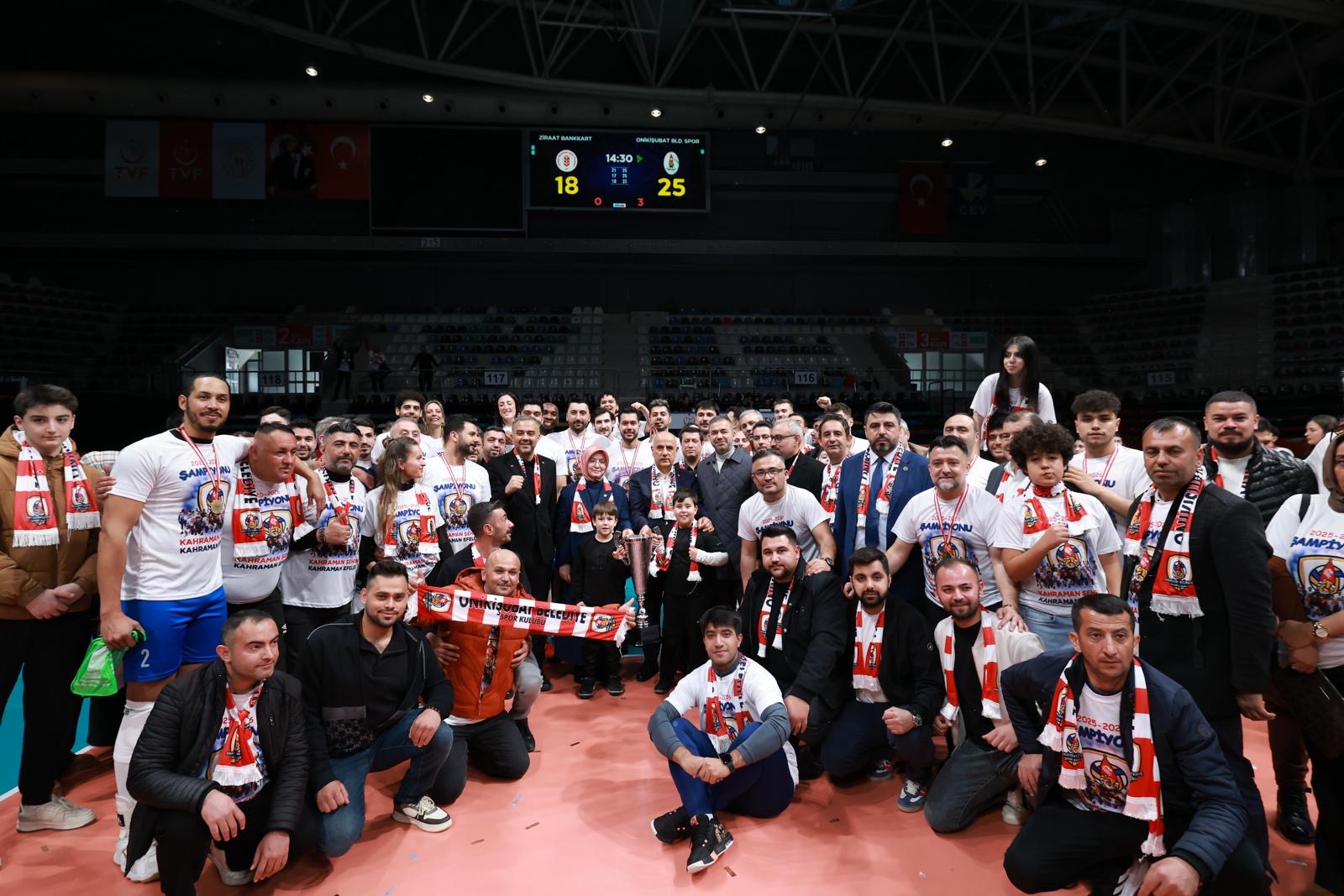 Edeler, artık Efeler Ligi’nde! Şampiyon Onikişubat Belediye Spor kupasına kavuştu