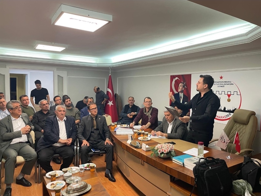 İzmir’de Maraşder güven tazeledi, Safa Narlı yeniden Başkan