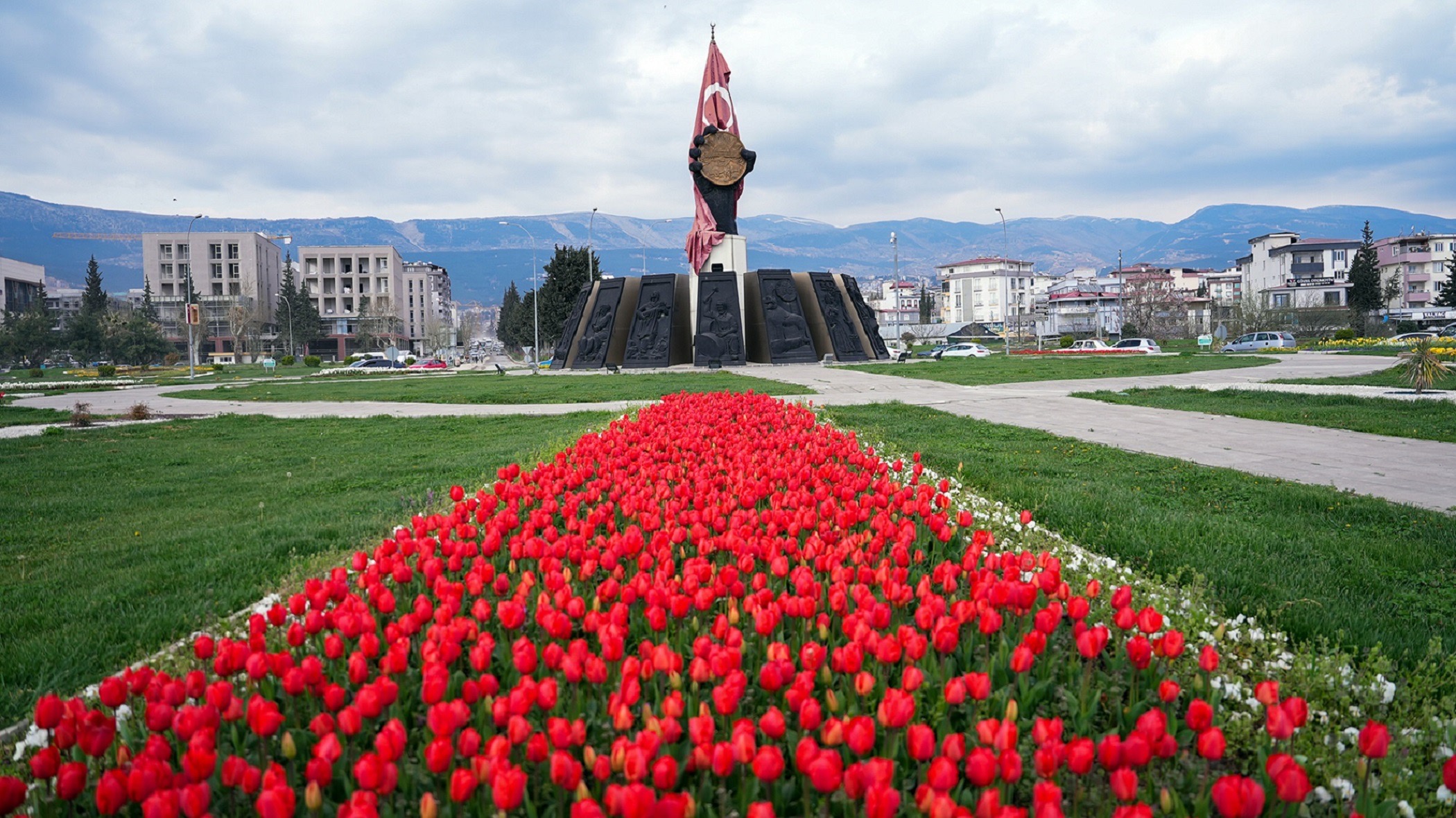 Şehir Çiçek Açtı; Kavşaklarda Görsel Şölen