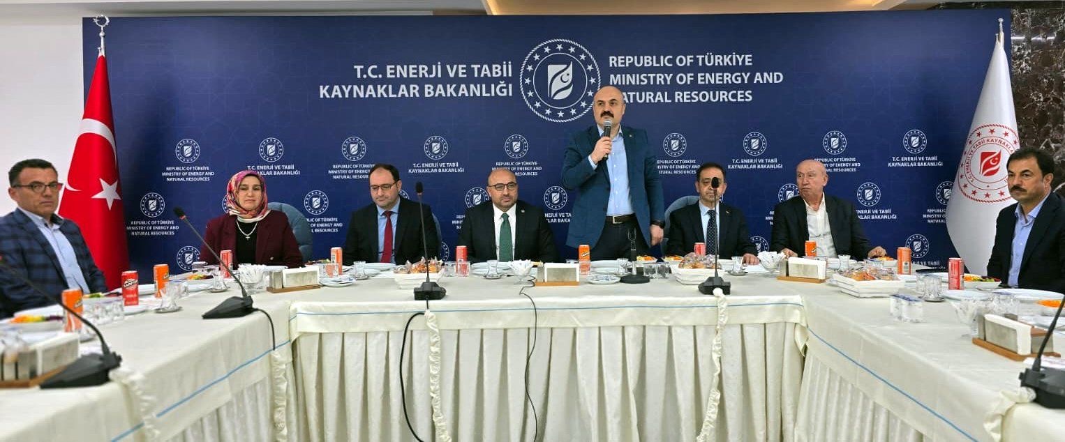 Afşinbey Eğitim Vakfı’ndan Ankara’daki Öğrencilere Kariyer ve Burs Desteği